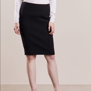 NWT Armani Collezioni Skirt . perfect condition